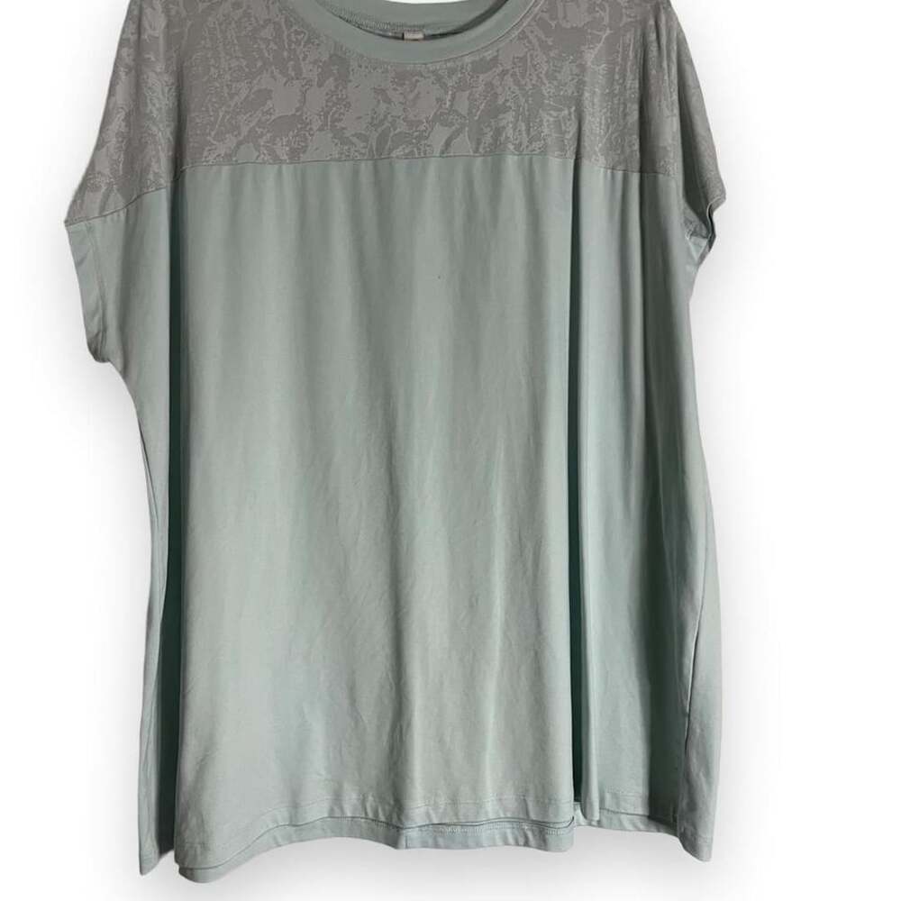 Livi for Lane Bryant Activewear Top Size 14/16 Light Blue Mesh Floral